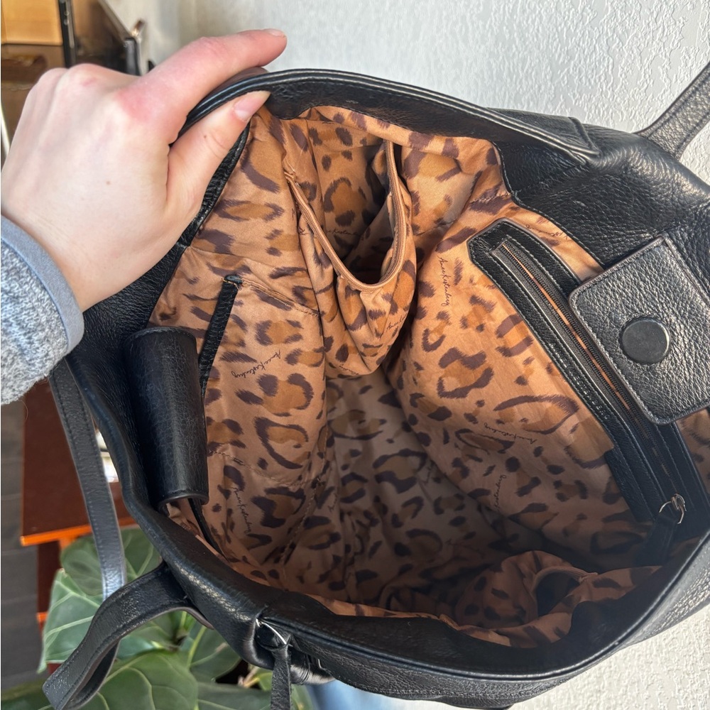 Aimee Kestenberg Black Leather Shoulder Bag - Picture 5 of 9